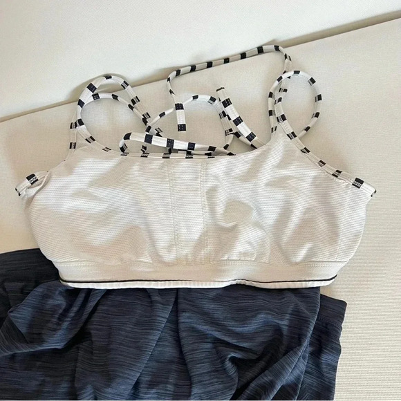 Athleta Hyper Stripe Energize Tank Navy Blue and White Size Medium - Picture 5 of 8